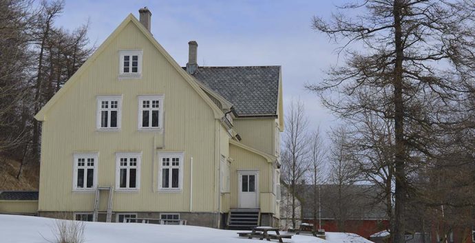 Mellemskolen i Bodø, Naboens historie