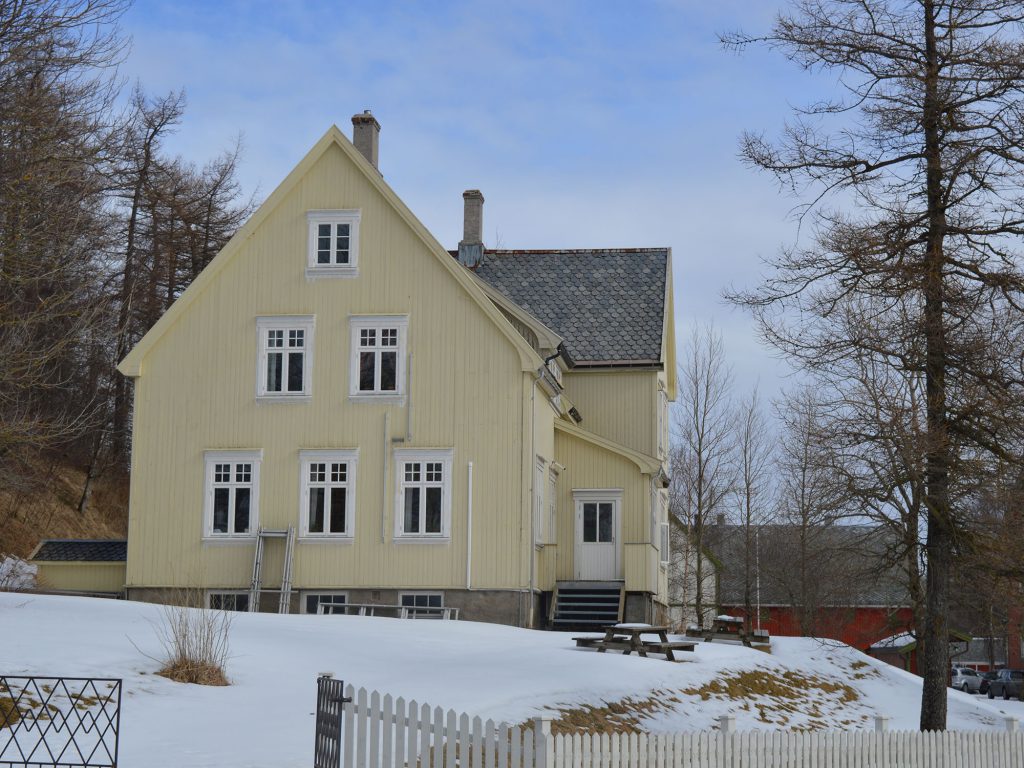 Mellemskolen - Naboens historie